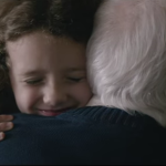 Sponsored Video: EDEKAs Videoclip #heimkommen - Zu Weihnachten Zeit schenken
